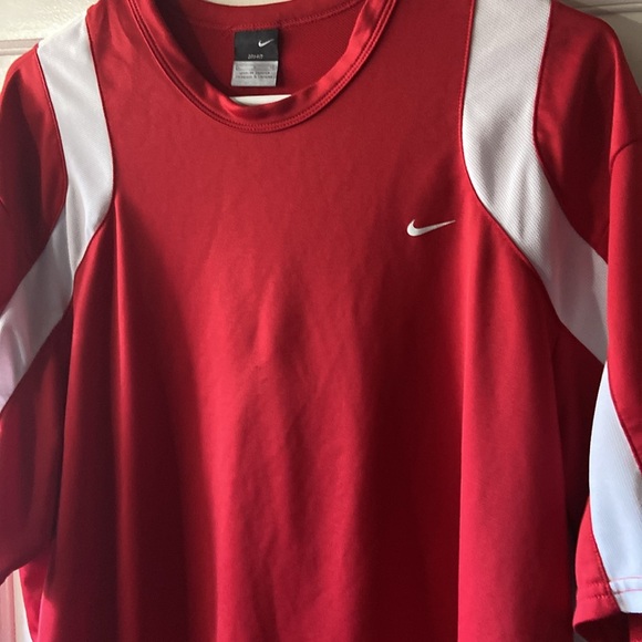 Nike dri-Fit shirt - Picture 4 of 4